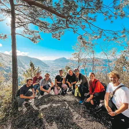 شباب بيرغن مونتانا بيت شباب *