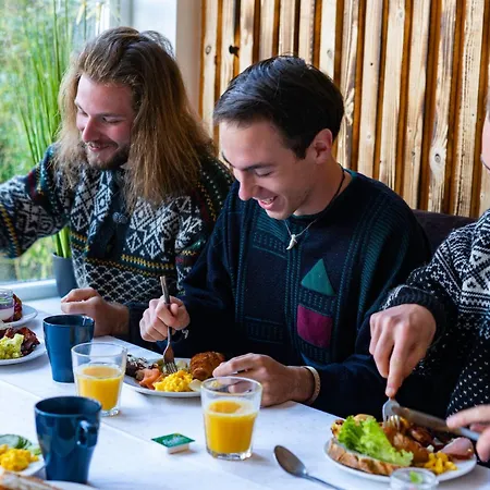 بيت شباب شباب بيرغن مونتانا برغن